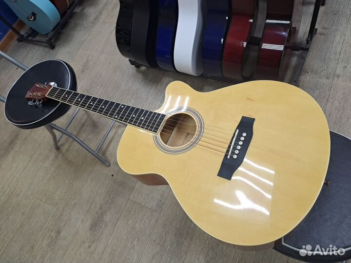 Гитара акустическая с металлическими струнами