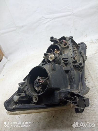 Фара передняя левая Toyota Avensis T250 2002-2010