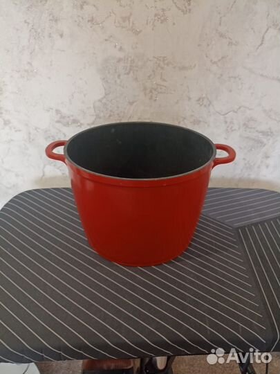 Кастрюля чугунная