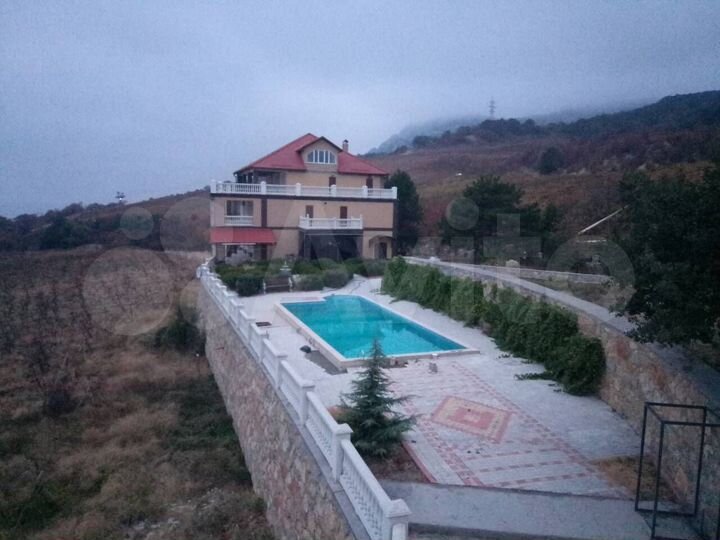 Дом 740 м² на участке 12 сот.