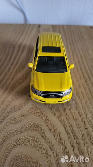 Модель авто siku 1:43 Toyota Land Cruiser