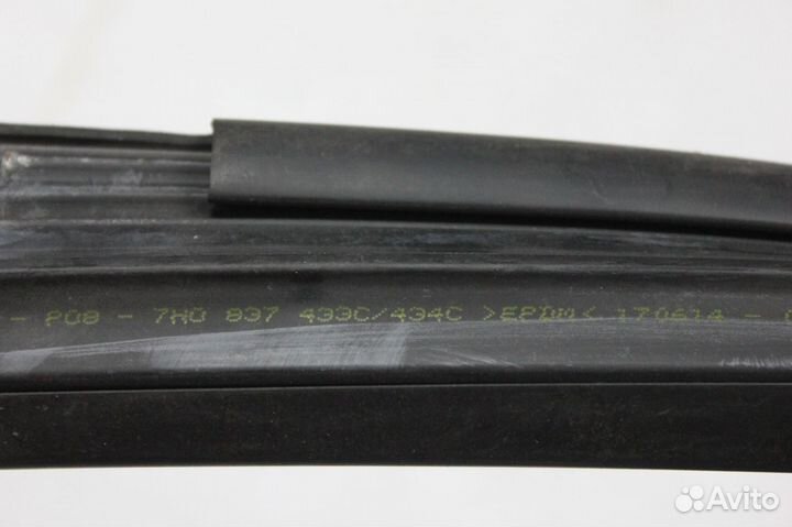 Направляющая стекла двери Volkswagen T5 / T6