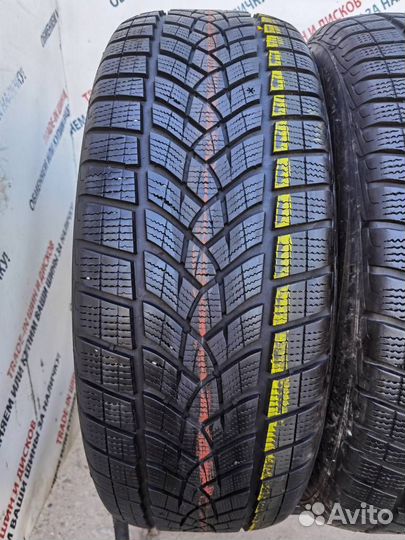 Goodyear UltraGrip Performance 235/55 R19 105V