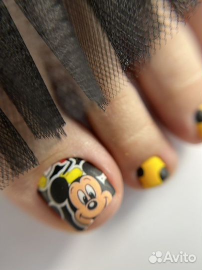 Маникюр и педикюр