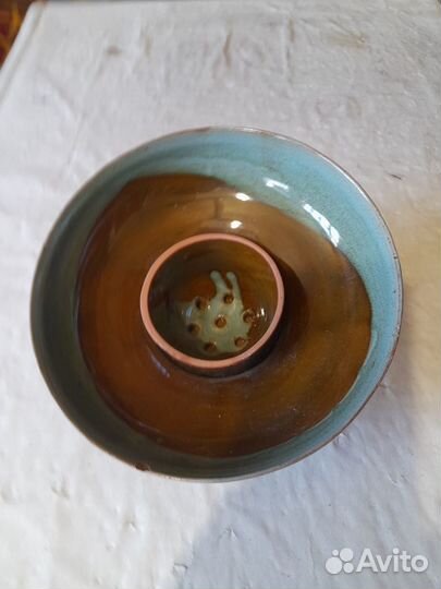 Глиняная ваза для разных цветов