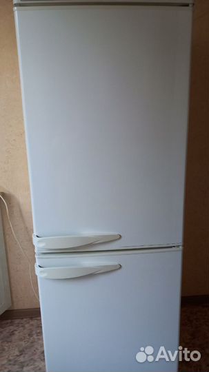 Холодильник stinol