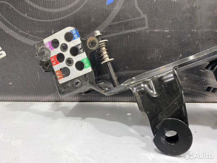 Крепление компрессора подвески Audi A6 C6 ccea