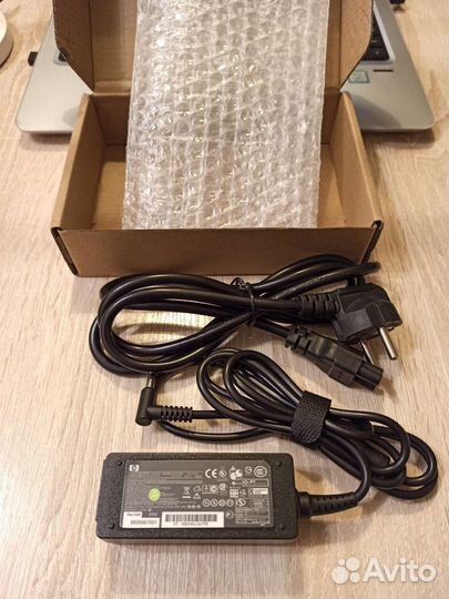 Зарядка, блок питания для ноутбука 4,5 на 3 мм