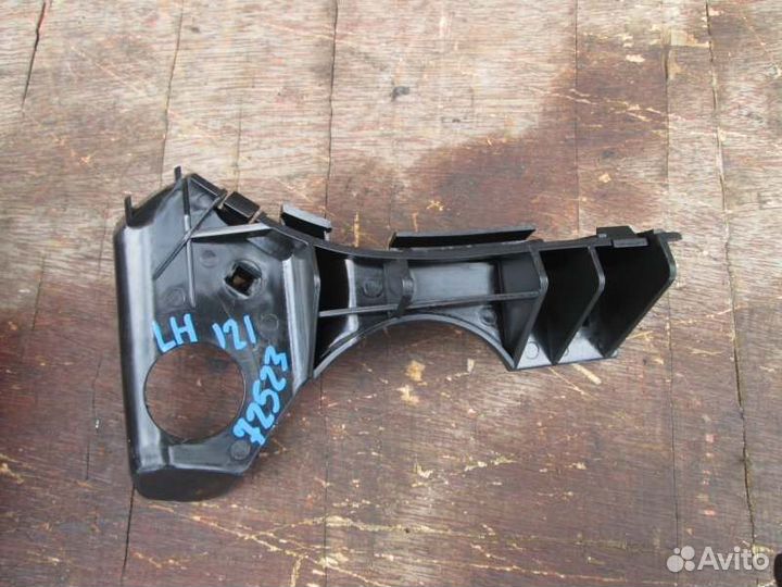 Крепление бампера переднее левое Toyota Corolla