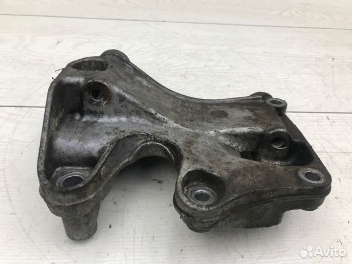 Кронштейн генератора Audi Q7 4L BAR 2006