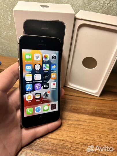 iPhone SE, 32 ГБ