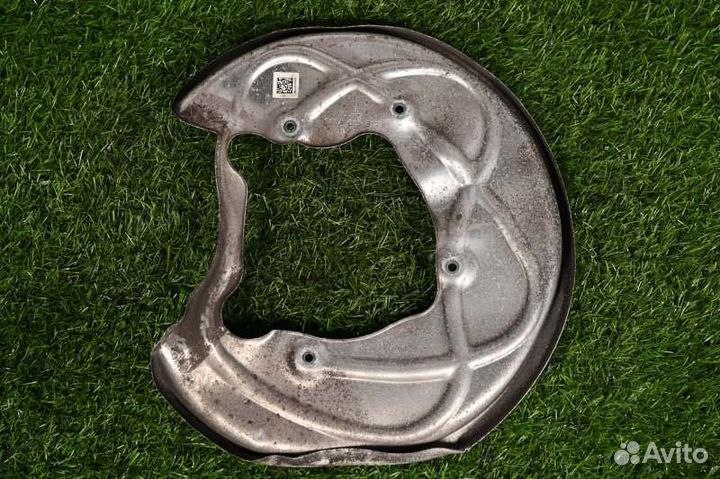 Пыльник диска тормозного задний Audi Q5 FY бензин