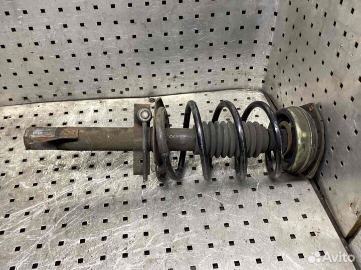 Амортизатор/стойка передняя правая Renault Megane