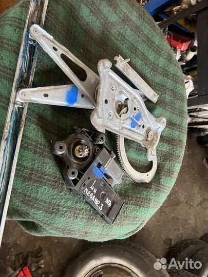 Стеклоподъемник передний Renault Megane 3 меган