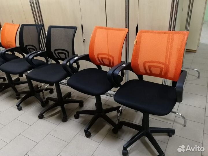 Офисное кресло