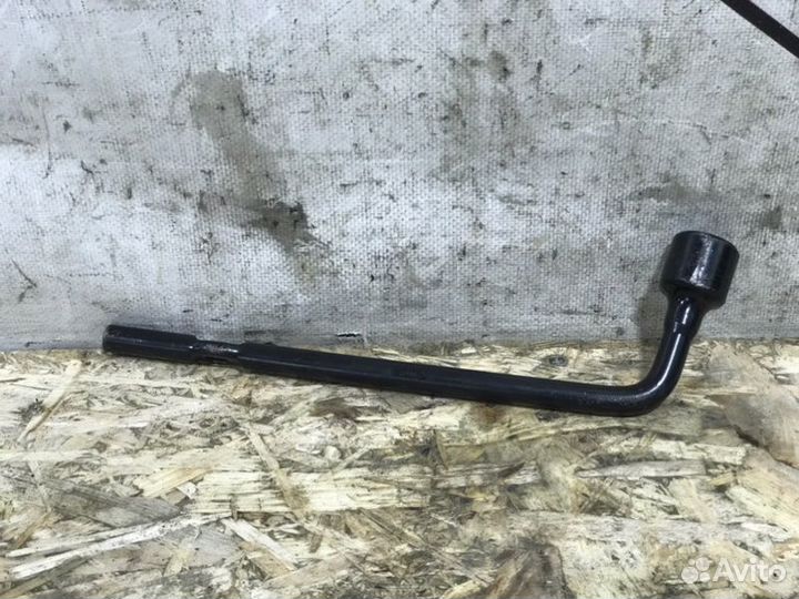 Ключ балонный Hyundai Santa Fe 2