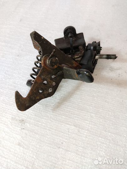 Крюк капота bmw 5 e60