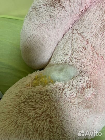 Большой плюшевый заяц