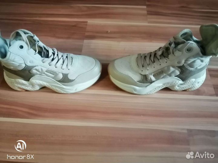 Кроссовки женские 38 размер б/у, почти новые