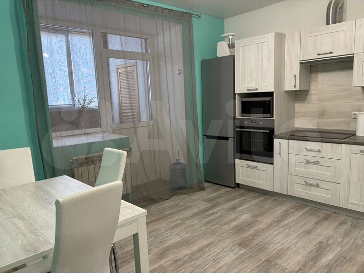 3-к. квартира, 94 м², 1/12 эт.