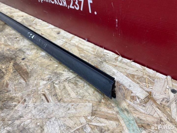 Уплотнитель стекла двери внутренний передний