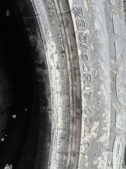 Bridgestone Ice Cruiser 7000 235/65 R17