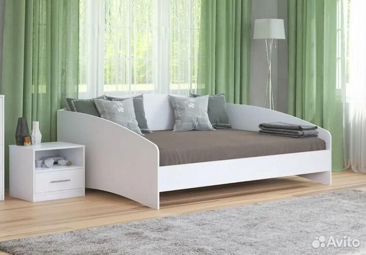 Кровать с матрасом