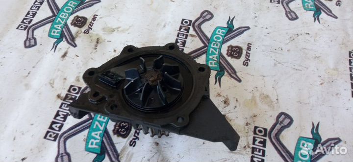 Насос водяной (помпа) Peugeot 406