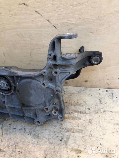 Подрамник VW Passat B7