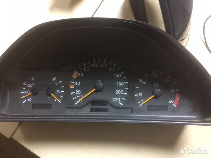 Щиток приборов Мерседес Бенс 210