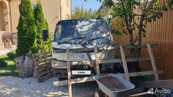 Toyota Dyna бортовой, 2002