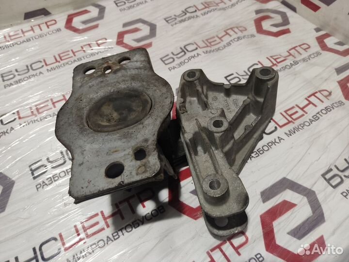 Подушка, опора двигателя правая Рено Меган 2