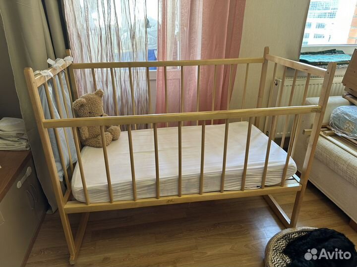 Кроватка детская деревянная маятник