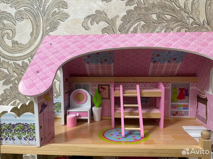 Кукольный домик с мебелью