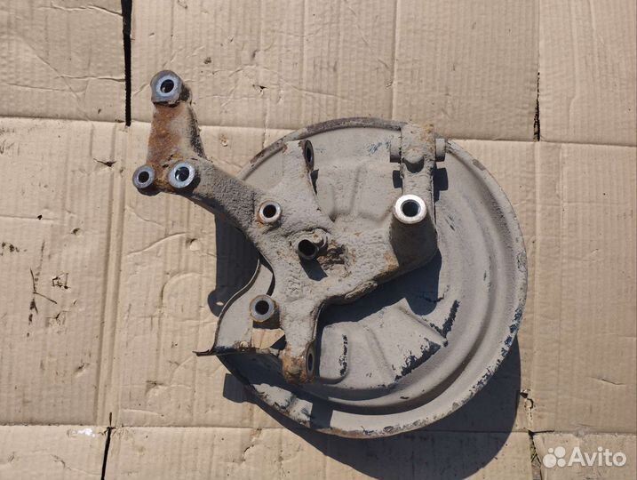 Поворотный кулак задний левый Volkswagen Golf 6