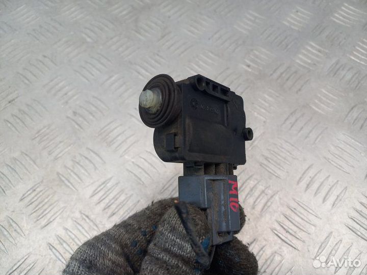 Активатор лючка бензобака Land Rover Freelander 2