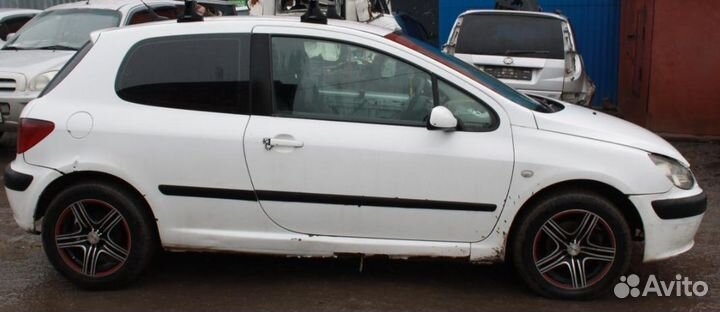 Peugeot 307 SW 3H 2003 2.0 л., МКПП в разборе, фон