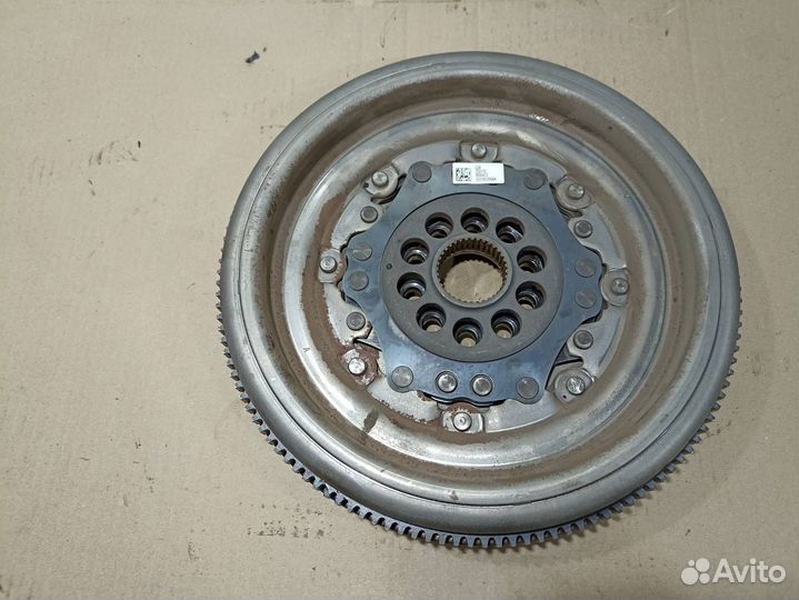 Маховик двухмассовый Passat B6 Пассат Б6 Volkswage