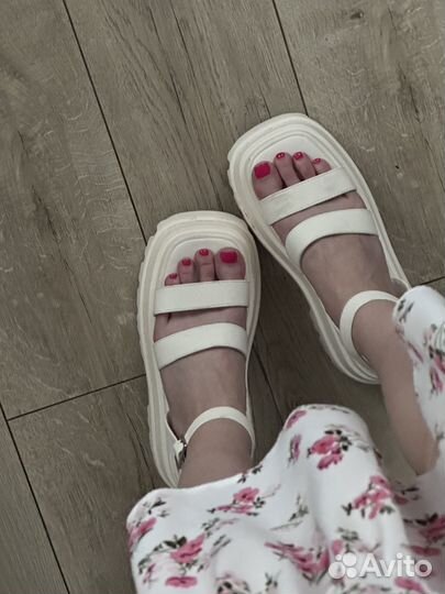 Босоножки женские
