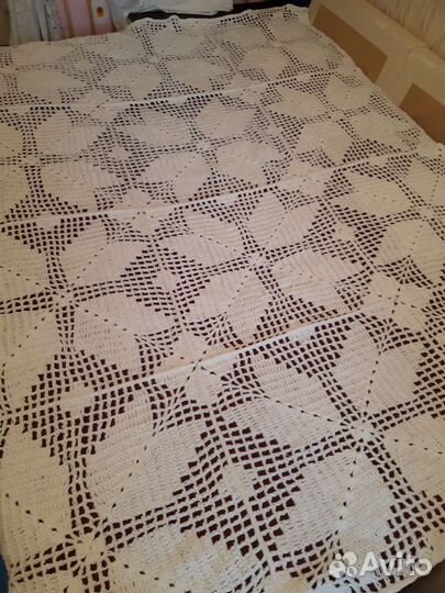 Плед ажурный ручной вязки