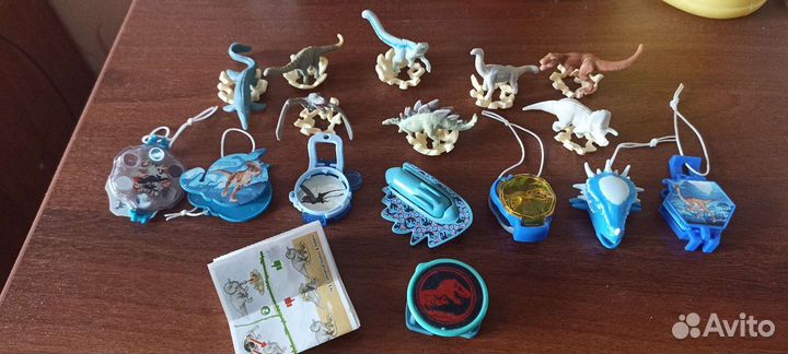 Коллекция из kinder joy парк юрского периода 2021