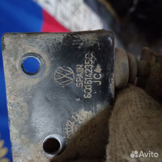 6Q1614235c кронштейн Skoda Fabia 2