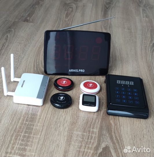 Система вызова: кнопка вызова официанта и табло