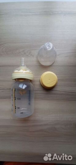 Ручной молокоотсос Medela со смартсоской Calma