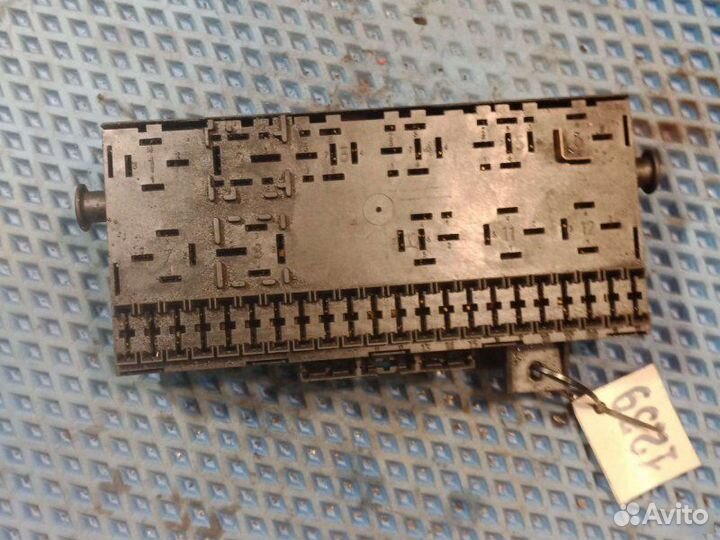 Блок предохранителей Volkswagen Golf 2