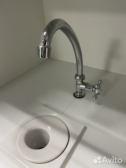 Шкаф вытяжной медицинский с ру