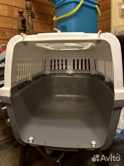 Пластиковая переноска для животных