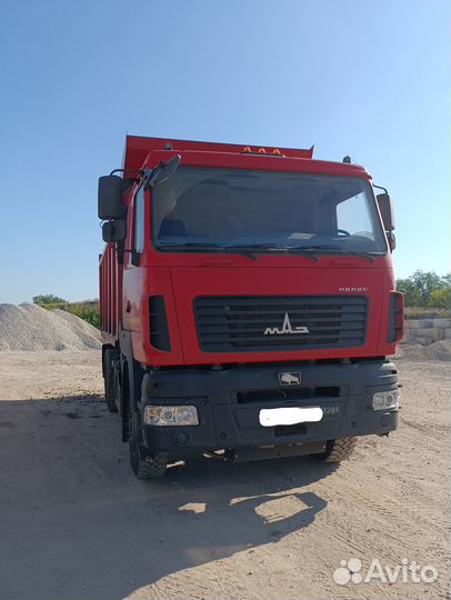 Водитель самосвала