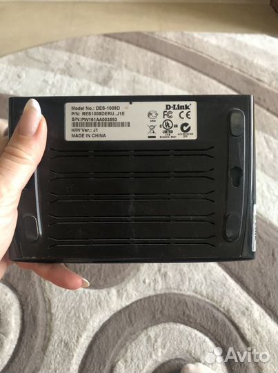 Продаю коммутатор D-link DES-1008D