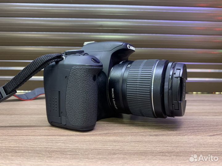 Зеркальный фотоаппарат Cannon 600D